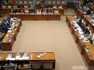 Komisi VIII Gelar Rapat dengan BNPB Bahas Penanganan Bencana