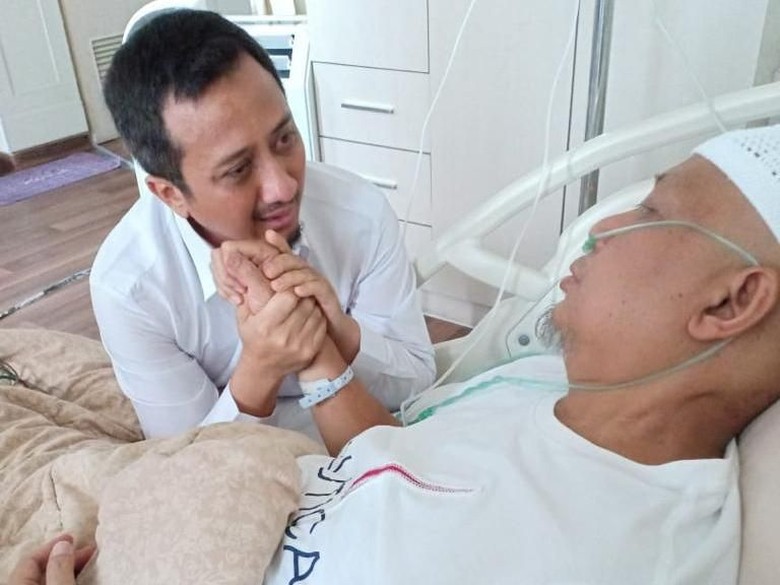 Kanker Dinyatakan Sembuh, Mengapa Ustad Arifin Ilham Jatuh Sakit Lagi? Kanker Dinyatakan Sembuh, Mengapa Ustad Arifin Ilham Jatuh Sakit Lagi?