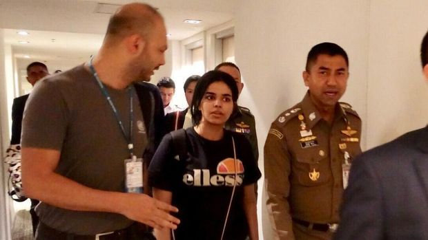 REFILE - UPDATING SOURCE ADVISORY Saudi teen Rahaf Mohammed al-Qunun walks with Thai immigration authorities at a hotel inside Suvarnabhumi Airport in Bangkok, Thailand January 7, 2019. Thailand Immigration Police via REUTERS ATTENTION EDITORS - NO RESALES. NO ARCHIVES. THAILAND OUT. NO COMMERCIAL OR EDITORIAL SALES IN THAILAND. THIS IMAGE WAS PROVIDED BY A THIRD PARTY
