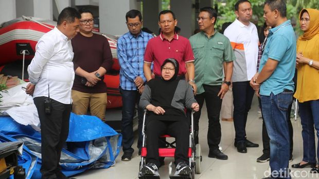 Risma masih berkursi roda/