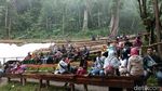 Foto: Situ Gunung yang Tenang & Curug Sawer yang Cantik