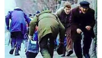 Fans Liverpool pun banyak yang mungkin merasa malu dan cemas. Foto: istimewa