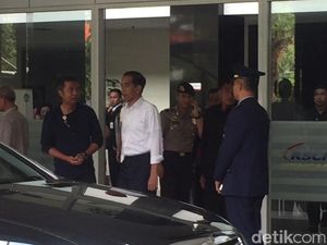 Jokowi Sempat Jenguk Ustaz Arifin Ilham di RSCM