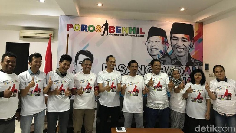 Relawan Jokowi Poros Benhil Ajak Moeldoko hingga Artis Bersih-bersih Relawan Jokowi Poros Benhil Ajak Moeldoko hingga Artis Bersih-bersih
