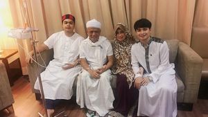 Potret Sandi, Maruf, Jokowi, dan Sederet Tokoh Jenguk Ustaz Arifin Ilham