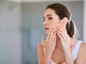 Muka Berjerawat Saat Bangun Tidur? Ini Penyebab dan Cara Mengatasinya