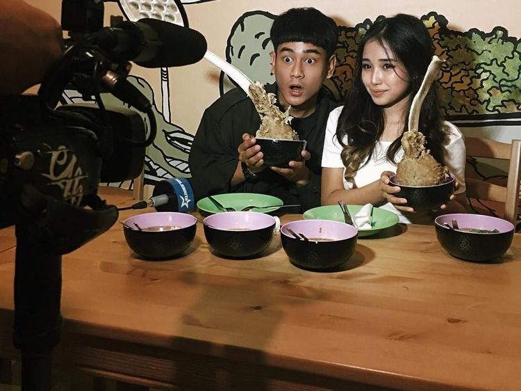 Mantan Vanessa Angel, Dwi Andhika Punya Gaya Keren Saat Ngopi dan Makan