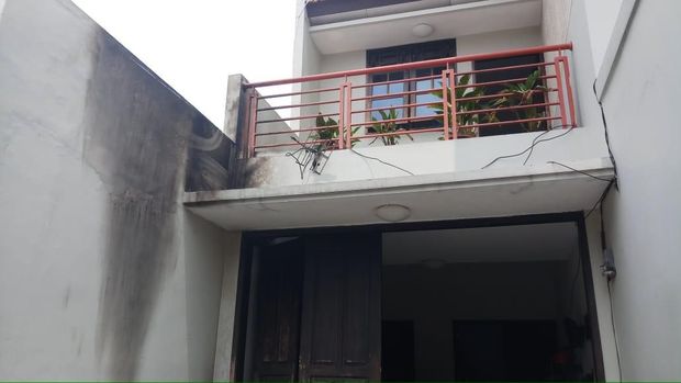 Rumah Laode M Syarif yang dilempar molotov