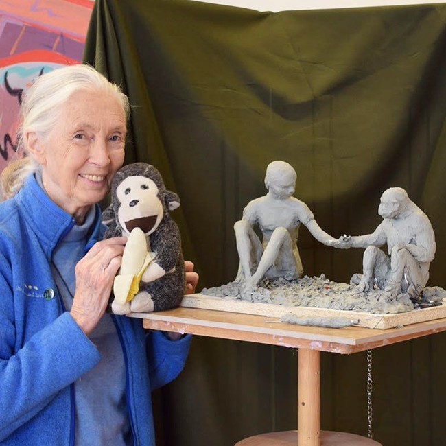 Jane Goodall adalah wanita yang mencoba membuat dunia menjadi tempat yang lebih baik dengan membela hak asasi binatang. Primatologis sekaligus antropologis itu dikenal dengan studi sosial pada hewan primata selama lebih dari 55 tahun dan menemukan pendekatan baru terhadap perilaku hewan. Di tahun 2002, Jane diangkat sebagai Pembawa Pesan Damai oleh PBB. Foto: Instagram