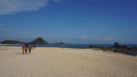 Mandalika di Lombok juga terkenal akan keindahan pantainya, yakni Pantai Kuta Lombok. Foto: (baciritaa/dTraveler)