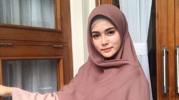 Biby Alraen istri Rifky Balweel