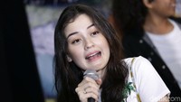 Ia pun menyebut Rp 80 juta terlalu murah untuk harga diri seorang wanita. Pool/Palevi S/detikFoto.
