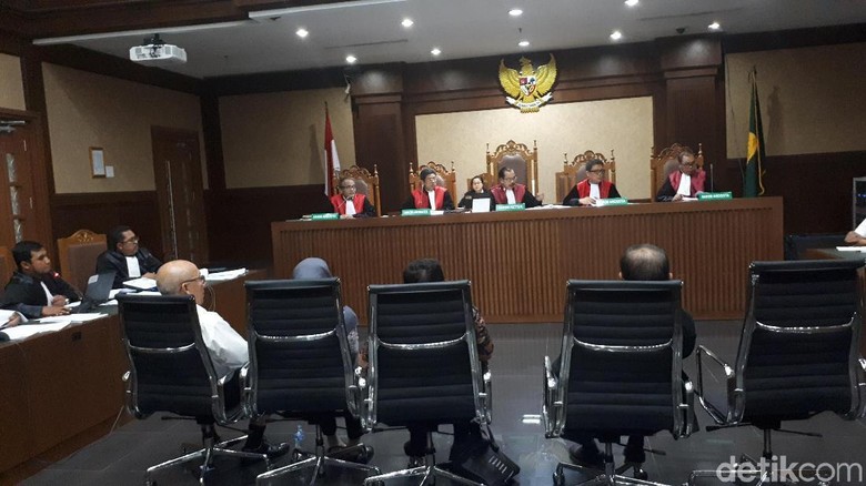 Jaksa Ungkap Fee Agen Asuransi Jasindo Dipakai untuk Beli Porsche Jaksa Ungkap Fee Agen Asuransi Jasindo Dipakai untuk Beli Porsche