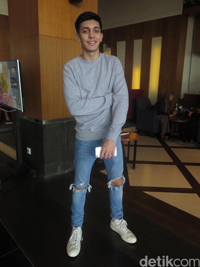 Di waktu senggang, Sarah dan Albany sering menghabiskan waktu bersama. Saat quality time, mereka biasanya  nonton serial favorit di TV atau mendaki bukit di pinggiran kota LA. Tak jarang, ibu-anak ini pergi ke konser bareng. Pernah ke Coachella sama-sama. Tapi habis itu dia menghilang bareng teman-temannya, kenang Sarah.  Foto: Daniel Ngantung/Wolipop