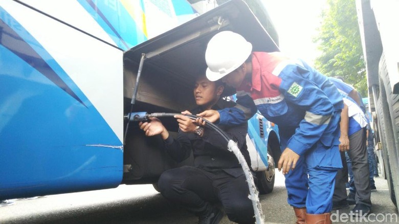 Bus BBG Semarang Foto: Angling Adhitya Purbaya Bus BBG Semarang Foto: Angling Adhitya Purbaya