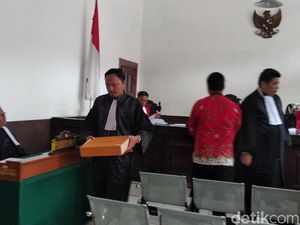 Jaksa Tunjukkan Tas Mewah dari Eks Kalapas Sukamiskin untuk Dirjen PAS