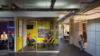 Ruang-ruang untuk meeting kecil. Foto: Office Lovin