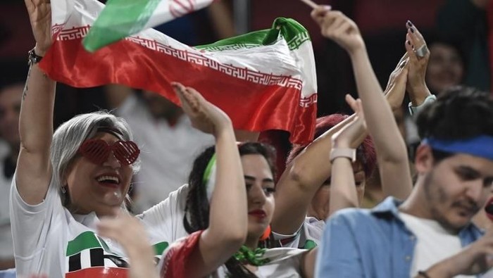 A fan reacts as she waits for the start of the 2019 AFC Asian Cup Group D, football match between Yemen and Iran at the Mohammed Bin Zayed stadium in Abu Dhabi on January 07, 2019. (Photo by Khaled DESOUKI / AFP)