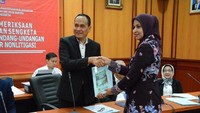 Sesuai peraturan perundang-undangan pengusulan Wilayah Izin Usaha Pertambangan yang dilakukan oleh Gubernur Jawa Timur tanpa koordinasi dengan Bupati Jember merupakan cacat formal. Sehingga Kepmen 1802K/2018 terkait Blok Silo Jember sebagai WIUP harus dicabut oleh Kementerian ESDM, kata ketua majelis pemeriksa Nasrudin usai bersalaman dengan Bupati Jember.
