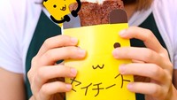 Pencinta roti bakar bisa cicip roti bakar keju gaya Hokkaido buatan Say Chiizu. Roti bakarnya berisi muluran keju yang bisa ditarik hingga puluhan centimeter. Salah satu varian rasanya, Chocolate Cheese Toast. Foto: Say Chiizu