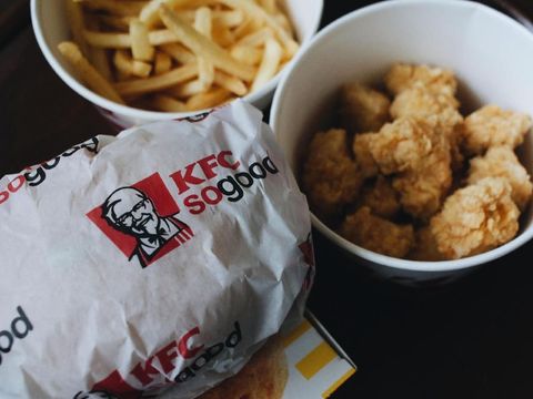 Bikin Surprise Dinner Romantis di KFC, Pasangan Ini Viral