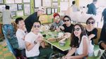 Minum di Trolley hingga Makan Durian, Kulineran Seru ala Salshabilla Adriani