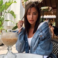 Model London Goheen cukup populer karena kecantikannya. Di Instagramnya pun, Goheen punya banyak penggemar yang selalu setia melihatnya pamer kecantikan hingga penampilan seksinya. Di balik penampilan sempurnanya itu, diduga ada campur tangan dokter bedah plastik. Foto: Instagram (@ londonshaygoheen)