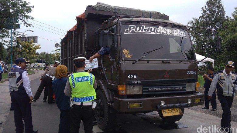 Ilustrasi truk ODOL. Foto: Sudirman Wamad Ilustrasi truk ODOL. Foto: Sudirman Wamad