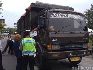 Truk Odol Picu Kecelakaan di Tol Palikanci