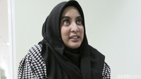 Ia mengatakan bahwa saat itu ayah Vanessa sudah menyerahkan kasus tersebut kepada dirinya, dan ia menganggap dirinya sebagai sosok kakak dari artis yang terkena kasus prostitusi online itu.