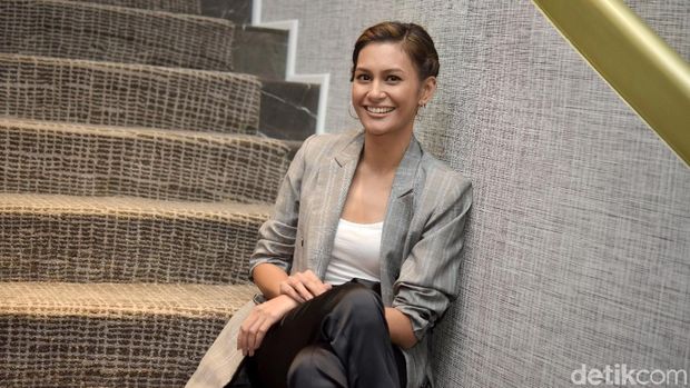 Konflik Antara Reza Rahadian dan Raihaanun di 'Twivortiare'