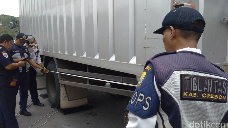 Ilustrasi truk ODOL. Foto: Sudirman Wamad Ilustrasi truk ODOL. Foto: Sudirman Wamad