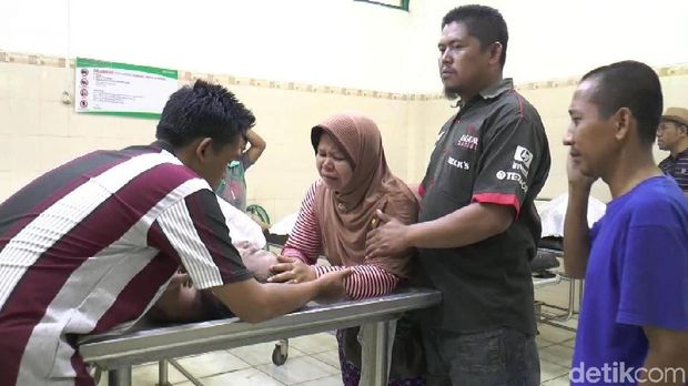 KA jayabaya tabrak mobil di pasuruan, 5 tewas