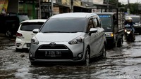 Para pengendara diminta berhati-hati saat melintas kawasan ini.