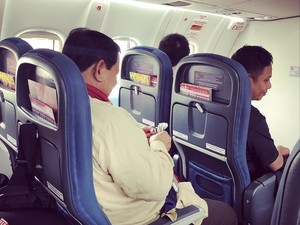 Momen Prabowo Terbang dengan Pesawat Komersial ke Atambua