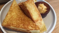 Roti memang jadi menu andalan Brood en Boter. Ada roti sisir, roti meisjes dan aneka roti jadul lainnya. Salah satu yang patut dicicip adalah roti bakar srikaya di sini. Foto: dok. detikFood