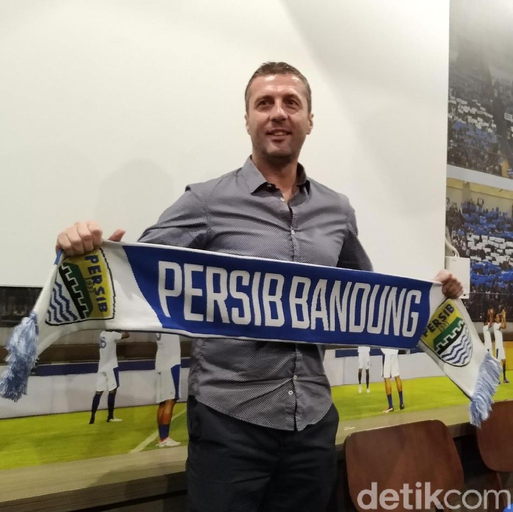 Miljan Radovic Didampingi Empat Asisten di Persib