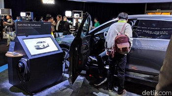 Mobil yang dilengkapi asisten digital banyak dipamerkan. (Foto: Adi Fida Rahman/detikINET)