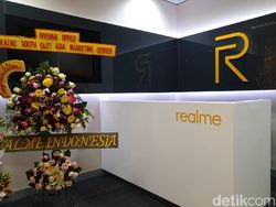 Main-main ke Kantor Baru Realme di Jakarta
