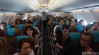Kalau penerbangan biasanya hanya diisi inflight entertainment, kini Garuda Indonesia menyuguhkan penampilan live acoustic yang seru (Shinta/detikTravel)