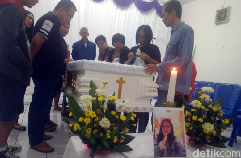 Keluarga Ungkap Kisah Asmara Siswi SMK Bogor yang Tewas Ditusuk Keluarga Ungkap Kisah Asmara Siswi SMK Bogor yang Tewas Ditusuk