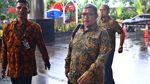 Ekspresi Aher Saat Akhirnya Penuhi Panggilan KPK