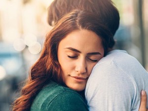 8 Jenis Pelukan yang Menunjukkan Makna Hubungan Kamu