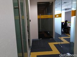 Main-main ke Kantor Baru Realme di Jakarta