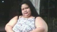 Foto Titi di tahun 2011. Saat itu, Titi masih bisa berdiri. Kini dengan berat badan 350 kg, ia hanya tiduran. Bahkan BAB juga dengan pispot khusus di lantai.