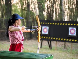 Perang Panah Ala The Hunger Games di Purwakarta