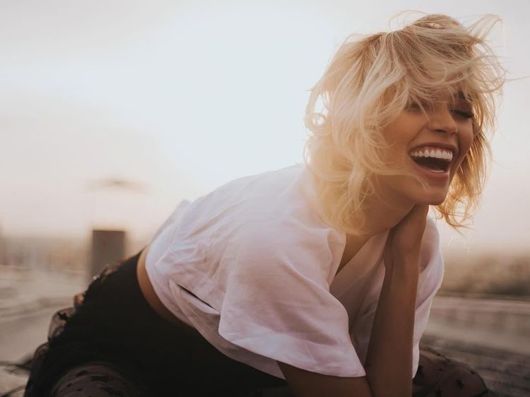 Pesona Carolina Dias, Calon Istri Kaka