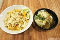 Bakso Rusuk Sunan Giri: Hangatkan Badan dengan Jajan Bakso Mercon Rusuk Pedas Mantap