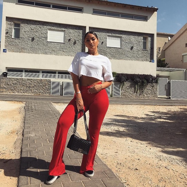 Selain dikenal sebagai pengacara, Yarden Haham merupakan seorang penari. Ia adalah orang yang multi talenta dan dianggap sebagai definisi sebenarnya dari kecantikan dan otak. Foto: Instagram @jorden90