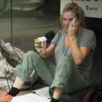 Tanpa ponsel, tanpa uang, tanpa kartu identitas dan menanggalkan semua perhiasannya, kehidupan Skye Leckie berubah total saat syuting dokumenter tersebut. Foto: dok. SBS